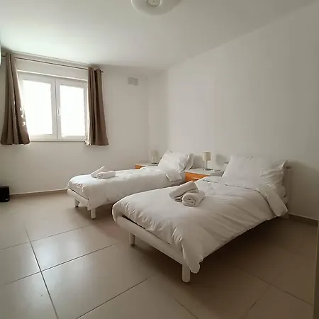 Cosy 2bed In Manikata By Homely * メーリッハ