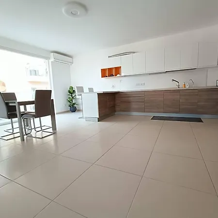 Cosy 2bed In Manikata By Homely Apartament