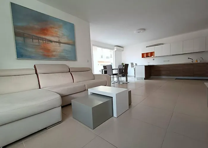 Cosy 2bed In Manikata By Homely Apartament